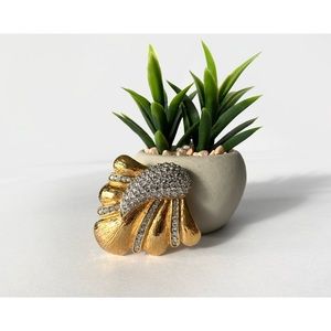 2/$25 Vintage Butler Swarovski Crystal Brooch